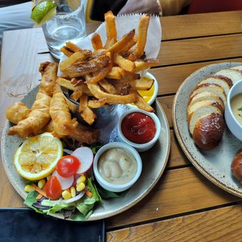 Dalton's Bar & Grill - Fish and Chips - New American Near Me - New York, New York Dalton's Bar & Grill - Fish and Chips - New American Near Me - New York, New York