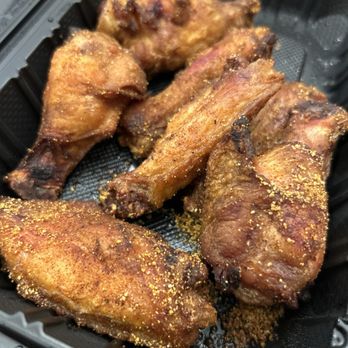 SMOK-HAUS - Dry rub wings -Medium - Barbeque Near Me - Garden City, New York