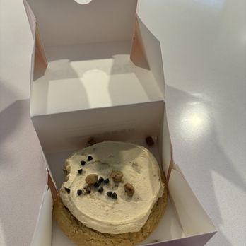 Crumbl - Minnetonka - Bakeries Near Me - Minnetonka, Minnesota
