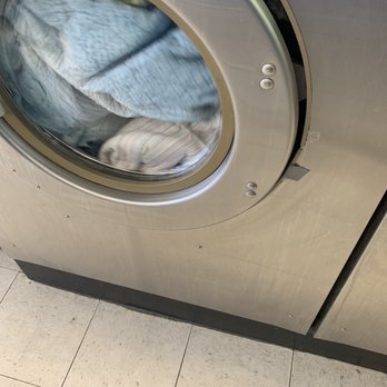 Coin Laundry - No hot water so my clothes just went around and around dry/damp until I changed the setting to cold - Laundromat Near Me - Long Beach, California