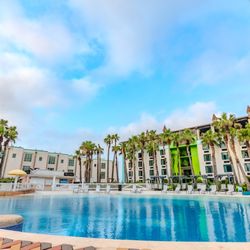 Holiday Inn Resort South Padre Island - Large outdoor pool at Holiday Inn Resort South Padre Island, offering plenty of space to swim, relax and enjoy the Texas sunshine.
