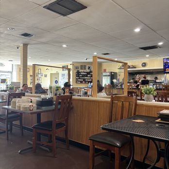 Min's Kitchen - Inside the cafe - American Near Me - Concord, California