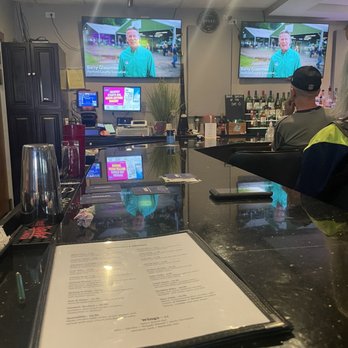 Lansdowne Inn - The bar area - Bars Near Me - Halethorpe, Maryland