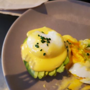 Federal - Vegetarian eggs Benedict - Breakfast & Brunch Near Me - Madrid, M Federal - Vegetarian eggs Benedict - Breakfast & Brunch Near Me - Madrid, M
