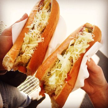 American Hot-Dog Store - Hot Dog mit Gurke, Röstzwiebeln, Käse, Kraut und Ketchup - Food Near Me - Coburg, BY American Hot-Dog Store - Hot Dog mit Gurke, Röstzwiebeln, Käse, Kraut und Ketchup - Food Near Me - Coburg, BY