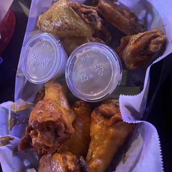 Fat Harry's - 10 wings (top dry rub, bottom Buffalo) - Bars Near Me - New Orleans, Louisiana