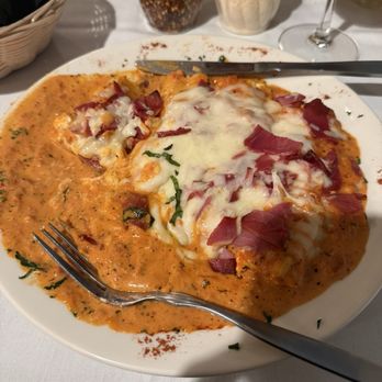 Amalfi Trattoria - Manicotti vodka w prosciutto - Italian Near Me - Montgomery, New York