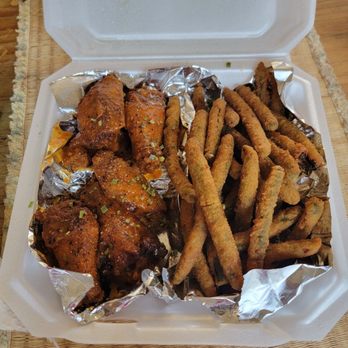Wing Castle - 6 wing combo - Chicken Wings Near Me - Lewisville, Texas Wing Castle - 6 wing combo - Chicken Wings Near Me - Lewisville, Texas