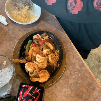 El Nopal Mexican Grill and Seafood - Fajitas de Camarones with rice and beans! - Mexican Near Me - Hermiston, Oregon