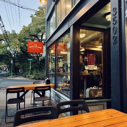 Ross Island Grocery & Cafe