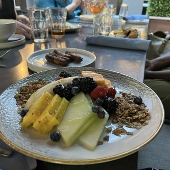 Dovetail Bar & Restaurant - Granola and yogurt with fruit entree - New American Near Me - Washington, DC, District of Columbia