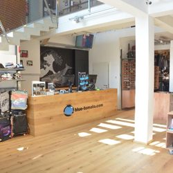 Blue Tomato Shop