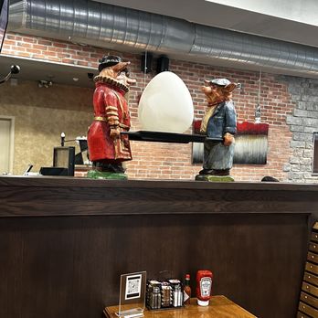 Eggspectation - Complexe Desjardins - Breakfast & Brunch Near Me - Montreal, Quebec