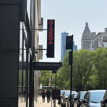 Giordano's - Outside - Pizza Near Me - Chicago, Illinois
