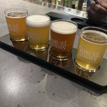 Samuel Adams Tap Room - Beer flight - Beer Bar Near Me - Boston, Massachusetts