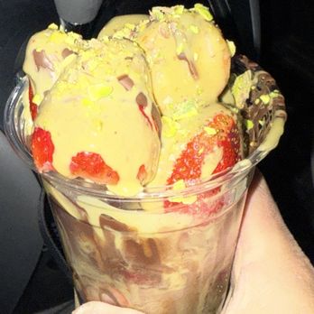 Mi Ranchito Neveria - "Dubai" Chocolate covered strawberries.  Wish it had kataifi - Desserts Near Me - Northglenn, Colorado
