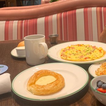Sadelle's - Bellagio Vegas Breakfast with Mimosa - Breakfast & Brunch Near Me - Las Vegas, Nevada Sadelle's - Bellagio Vegas Breakfast with Mimosa - Breakfast & Brunch Near Me - Las Vegas, Nevada