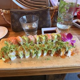 Rainbow roll & scallop yuzu kiss roll Rainbow roll & scallop yuzu kiss roll