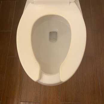 Hilton Garden Inn Flagstaff - This toilet has seen better days - Hotels Near Me - Flagstaff, Arizona