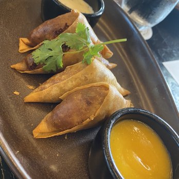 Traveler's Table - Crab Samosas - Cocktail Bars Near Me - Houston, Texas
