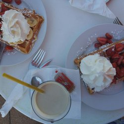 Ciao Ciao - Gofres con fresas y crema