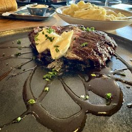 Bavette steak and garlic mashed potatoes