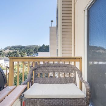 SFC Crashpad - Beautiful balcony - Hostels Near Me - San Francisco, California SFC Crashpad - Beautiful balcony - Hostels Near Me - San Francisco, California