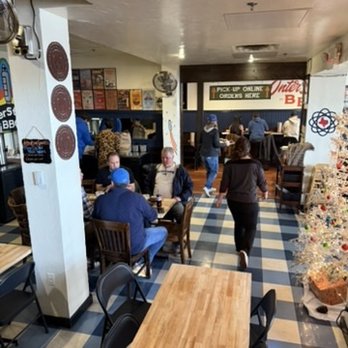 Interstellar BBQ - Dining area - Barbeque Near Me - Austin, Texas