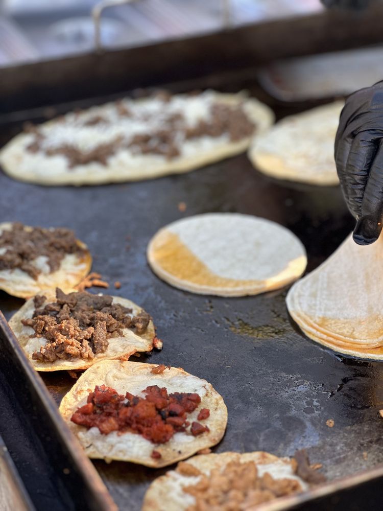 Las Casuelas Catering Mexican Cuisine Logo