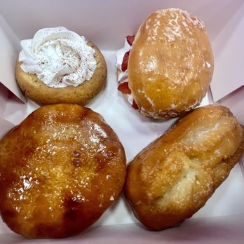 Pinkbox Doughnuts - Mama's Tres Leches, Sup Shorty, Buttermilk Bar, The Blow Torch - Donuts Near Me - Las Vegas, Nevada Pinkbox Doughnuts - Mama's Tres Leches, Sup Shorty, Buttermilk Bar, The Blow Torch - Donuts Near Me - Las Vegas, Nevada