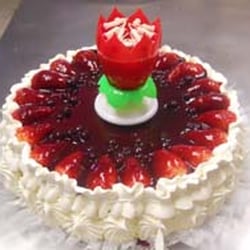 Tasty Way - Amazing Strawbery fruit tart ready for your birthday.