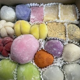 Several flavors including Strawberry, Green Apple, Peach, Plum, Peanut Butter, etc.