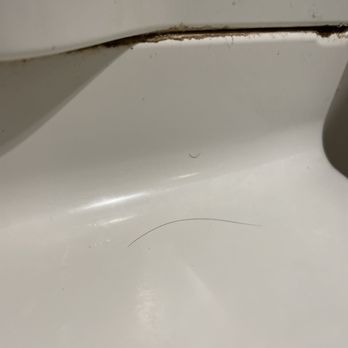 Uptown Suites - Hair and grime on the tub - Hotels Near Me - Riverview, Florida