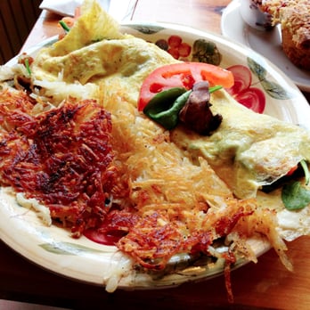 Two Sisters Coffee Shop - Schooner Omelette (portabella, tomato, spinach & cheese) & hashbrowns - Coffee & Tea Near Me - Gloucester, Massachusetts