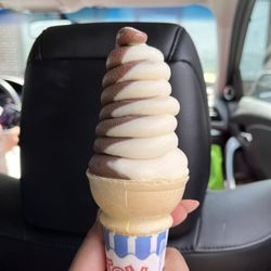 CoCo's Tropical Ice - Vanilla chocolate twist