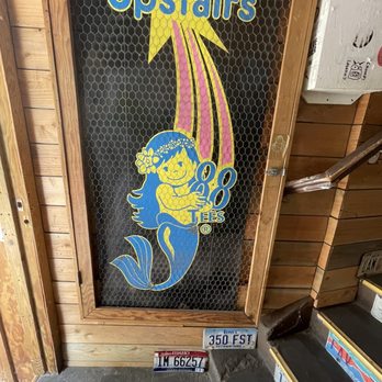 88 Tees - Entrance - Women's Clothing Near Me - Honolulu, Hawaii