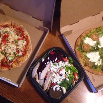 Nature's Best Cafe - Dinner! Sausage and pepper daily  special pizza, farmer's salad with chicken, margherita pizza with pesto. So good! - Pizza Near Me - Naperville, Illinois