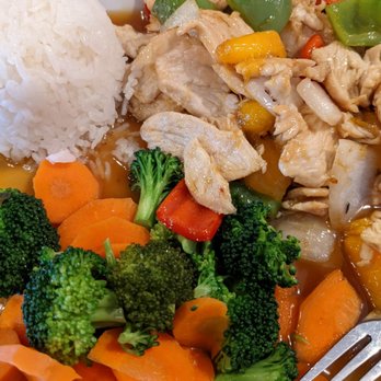 Chef's Choice Noodle Bar - Mango chicken. Sweet but good. - Thai Near Me - Bakersfield, California Chef's Choice Noodle Bar - Mango chicken. Sweet but good. - Thai Near Me - Bakersfield, California