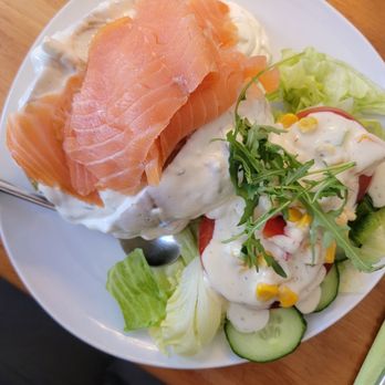 Bistro Marvil - Folienkartoffel mit Lachs und Salatbeilage - Bistros Near Me - Schleswig, SH