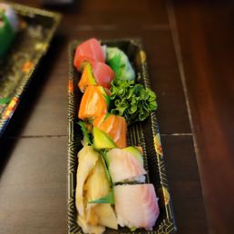 Rainbow roll! Rainbow roll!