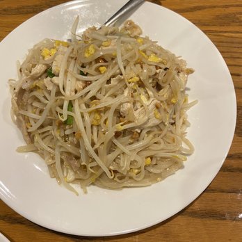 Little Duck Thai Restaurant - Pad Thai chicken - Thai Near Me - Quincy, Massachusetts Little Duck Thai Restaurant - Pad Thai chicken - Thai Near Me - Quincy, Massachusetts