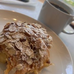 Ca Croustille - The best delicious Almond Croissant in Vancouver!  Perfect crunch with every bite with generous almond filling. The service is great!