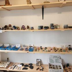 Erics Rocks - A mixture of Polish gym stones Flint knapping stone and videos Arcadian butterstone from Africa Indiana geodes,pottery