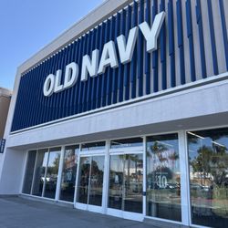 Old Navy - Front of the store