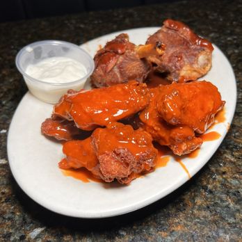Champions Pub - Buffalo Wings and Pork Shanks - Pubs Near Me - Peabody, Massachusetts