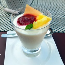 Rethener Genusswerk - Sahnepudding, Fruchtmus, Obststückchen / Cream pudding, fruit pulp, pieces of fruit