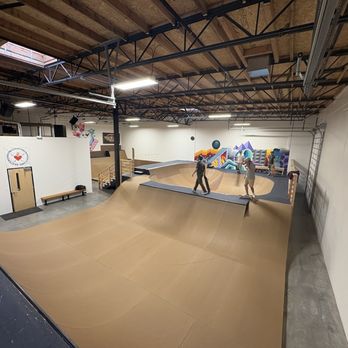 Empire Skatepark - 4 foot mini ramp with rollins next to the 4 foot bowl - Skate Parks Near Me - Hillsboro, Oregon Empire Skatepark - 4 foot mini ramp with rollins next to the 4 foot bowl - Skate Parks Near Me - Hillsboro, Oregon