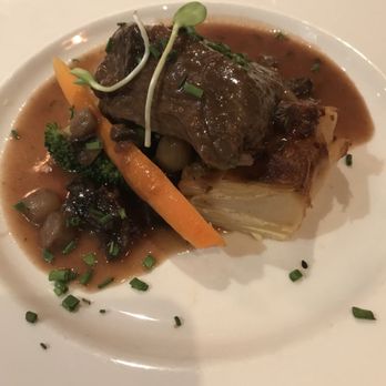 Bistro 1640 - Beef cut with potato square, garden vegetables and gravy - French Near Me - Quebec City, Quebec Bistro 1640 - Beef cut with potato square, garden vegetables and gravy - French Near Me - Quebec City, Quebec