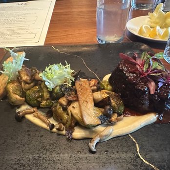 Menlo Tavern - Breakfast & Brunch Near Me - Menlo Park, California Menlo Tavern - Breakfast & Brunch Near Me - Menlo Park, California
