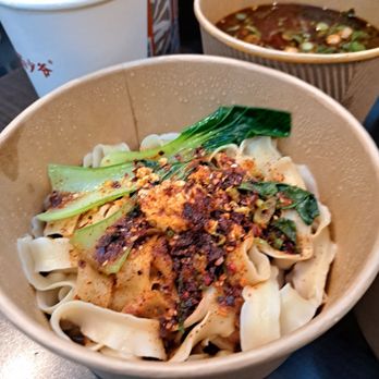 Bingz Crispy Burger - Sizzling Chili Noodles - Chinese Near Me - Toronto, Ontario